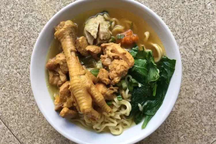 Mie Ayam Ceker Rinjani: Rasa yang Menggigit Jiwa di Jantung Cilacap
